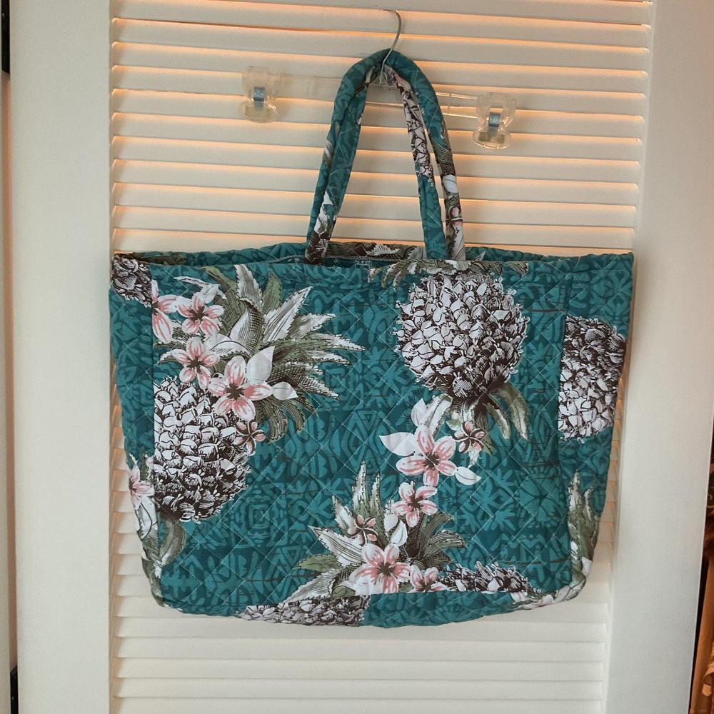 Margaritaville Quilted Tote XL Blue - Picture 2 of 5